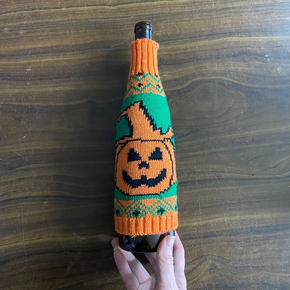 Jack-o’-lantern knitted wine bottle sweater cover